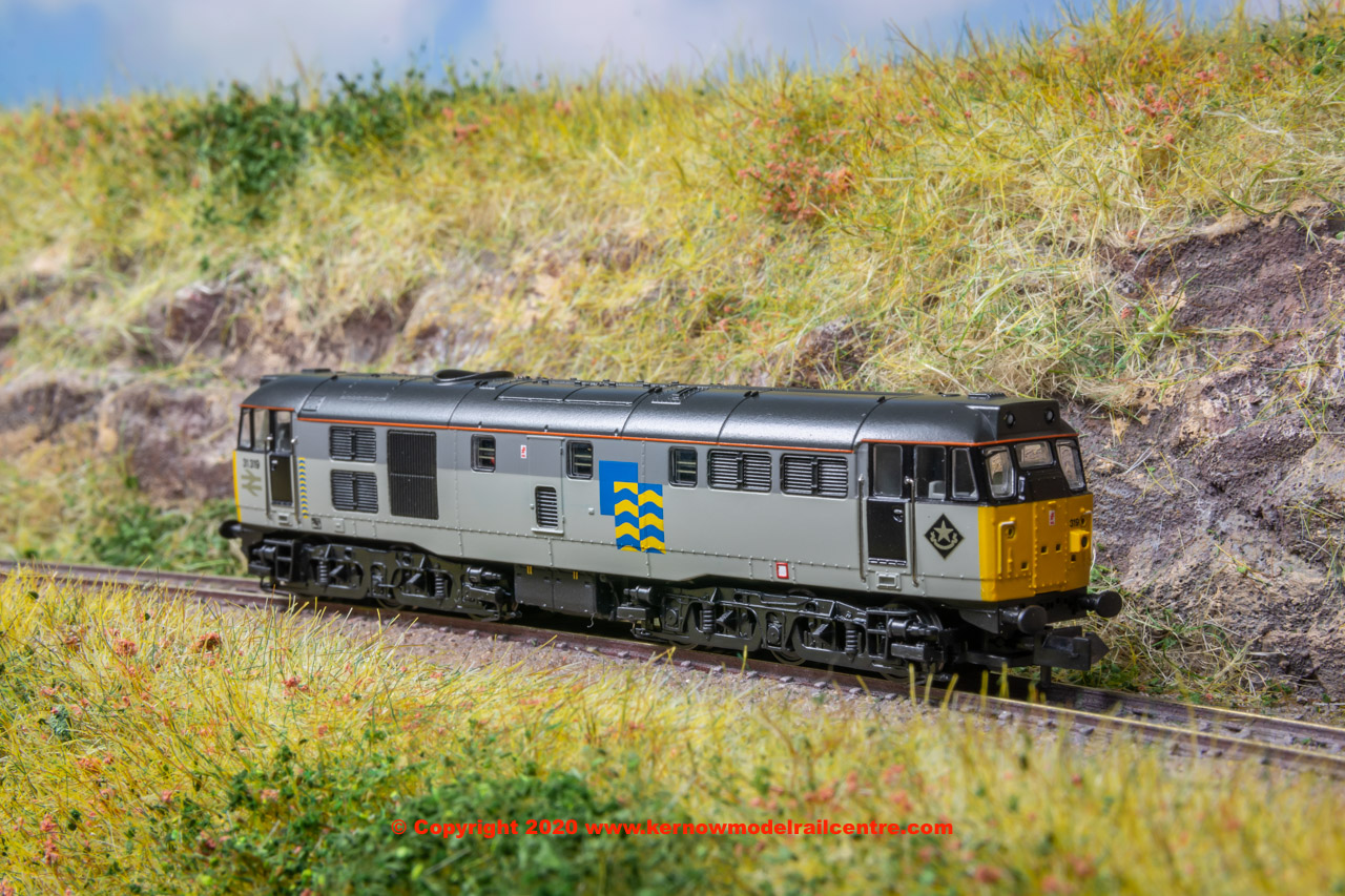 371-136 Graham Farish Class 31/1 Diesel Refurbished number 31 319 in Railfreight Petroleum livery
